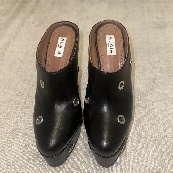 Alaia block heel mule lamb skin maxi eyelets - Picture 2 of 7